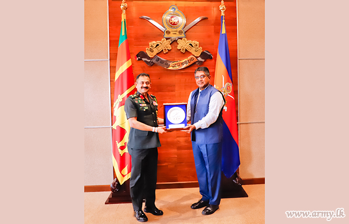 Northern Province Governor Exchanges Views with the Army Chief