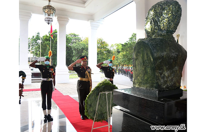 ගජබා රෙජිමේන්තුවේ නිර්මාතෘ වෙත එම රෙජිමේන්තුවේ ගෞරවාචාරය 