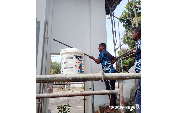 613 Brigade Troops Repaint Temple Archway