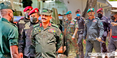 Commander Conducts Unannounced Visits & Inquires into Standards at Ratmalana Camps