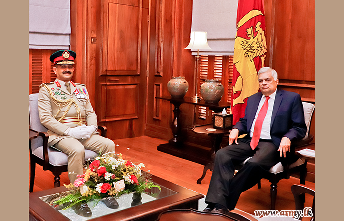 Commander Pays His First Formal Courtesy Call on New President