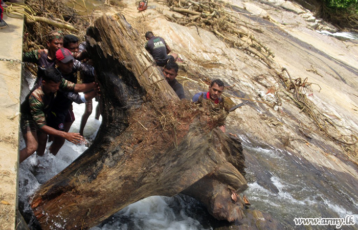 Army ACDRT Team Assists Clearance of Waste Water Blockage