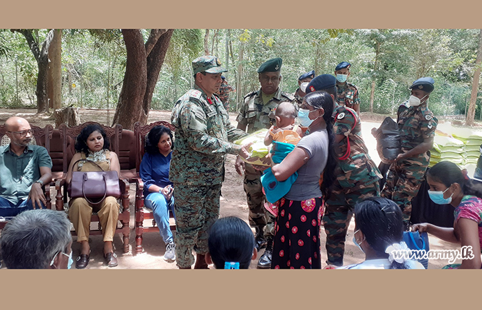 532 Brigade Troops Coordinate Distribution of Relief Packs