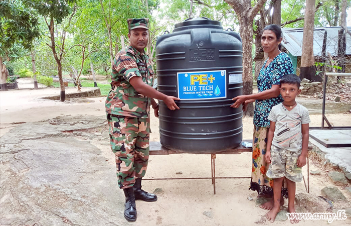 241 பிரிகேட்டினால் வரிய குடும்பங்களுக்கு நீர் தாங்கி தொட்டிகள் விநியோகம்