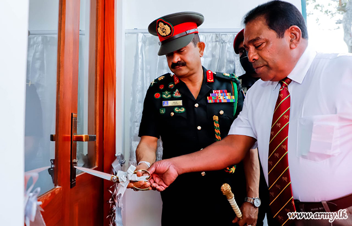 යුද්ධ හමුදාධිපතිතුමන්ගේ ප්‍රධානත්වයෙන් ගජබා රෙජිමේන්තු සේවා මුක්ත භට සංගමයේ සාමාජිකයින් වෙනුවෙන් ඉදිකරන ලද නිවාඩු නිකේතනය විවෘත කරයි