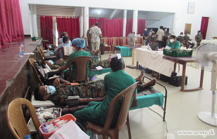 582 Brigade Troops Offer Blood for Patients