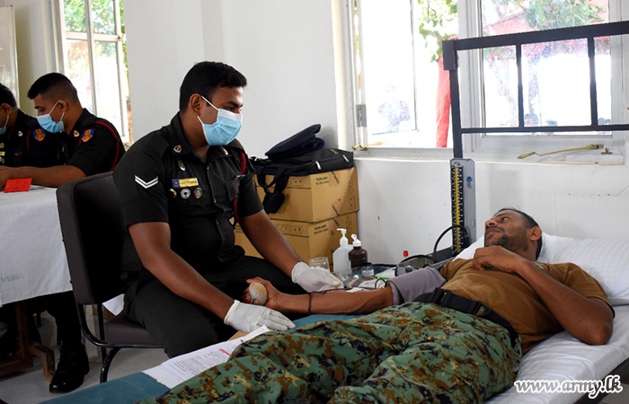 Commandos Extend Generosity Donating Blood