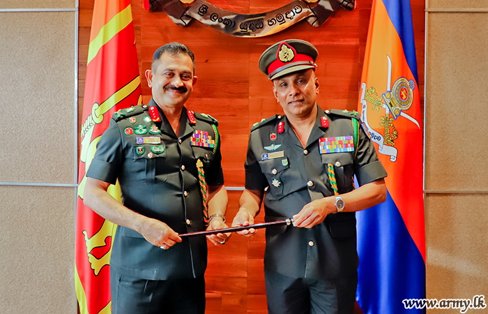 Newly-Promoted Senior Officer Gets His Insignia from Army Chief