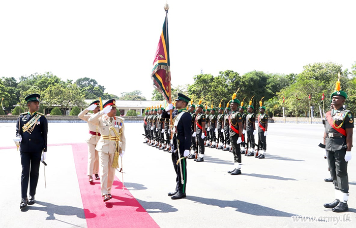මේජර් ජෙනරල් නිලයට උසස්වීම් ලද මේජර් ජෙනරල් ශාන්ත රණවීර වෙත ගජබා රෙජිමේන්තුවේ ගෞරවාචාරය
