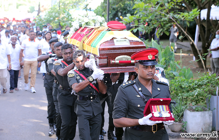 අභාවප්‍රාප්ත මේජර් ජෙනරල් පී.ඒ. කරුණාතිලක ආර්ඩබ්ලිව්පී (විශ්‍රාමික) ගේ දේහය පිළිබඳ අවසන් කටයුතු හමුදා ගෞරවාචාර මධ්‍යයේ සිදුකෙරේ