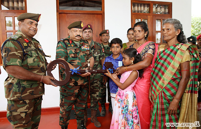 யாழ் படையினரால் பிள்ளை உள்ள விதவை பெண்ணுக்கு வீடு நிர்மாணிப்பு