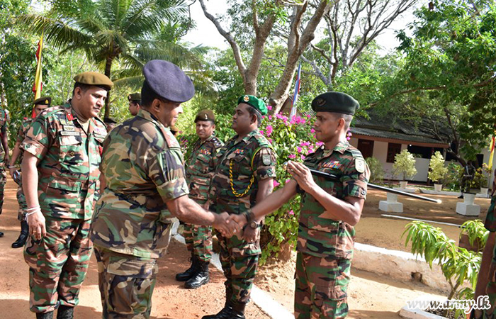 New 24 Div Commander Makes Field Visits