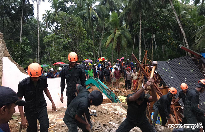 SLSR Troops Busy Rescuing Landslide Victims in Anguruwella 