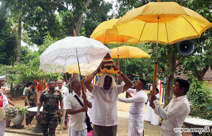 211 Brigade Organizes Mammoth Alms-Giving to Monks