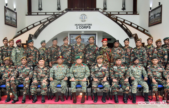 CDS Makes Formal Visit to Thank 1 Corps Troops 