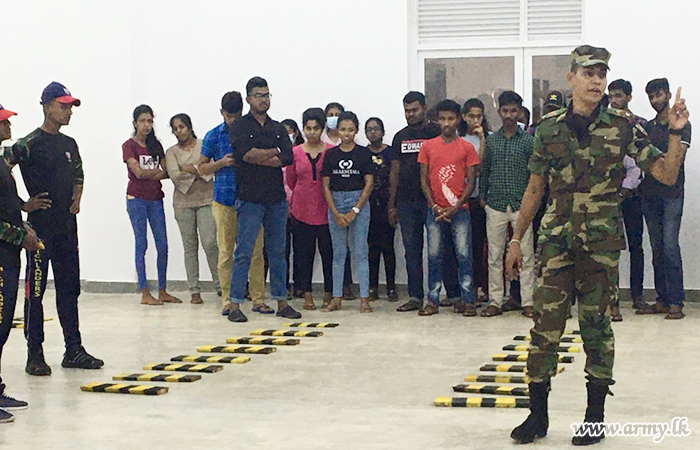 Ruhunu Campus Students Learn 'Leadership Traits' from Army 