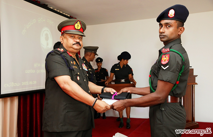 Troops in Jaffna Follow Cookery Course