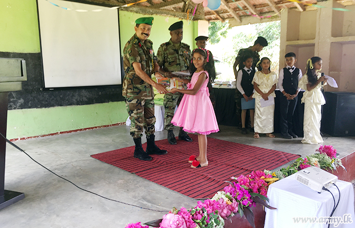 Serupitiya Primary School Students, Recipients of School Aids & Lunch