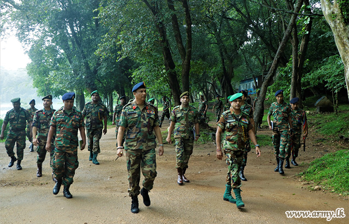 ආරක්‍ෂක සේනා ආඥාපති - බටහිර කටුකැලියාව බලඇණි පුහුණු පාසලේ සංචාරයක