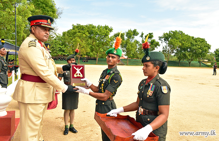 අම්පාර සටන් පුහුණු පාසලේ පැවති කනිෂ්ඨ උපදේශක පාඨමාලා අංක - 99  සාර්ථකව අවසන්