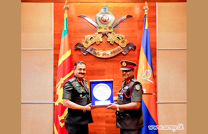 ஓய்வுபெறும் இலங்கை இராணுவ போர்க்கருவி படையணியின் சிரேஷ்ட அதிகாரிக்கு பாராட்டு