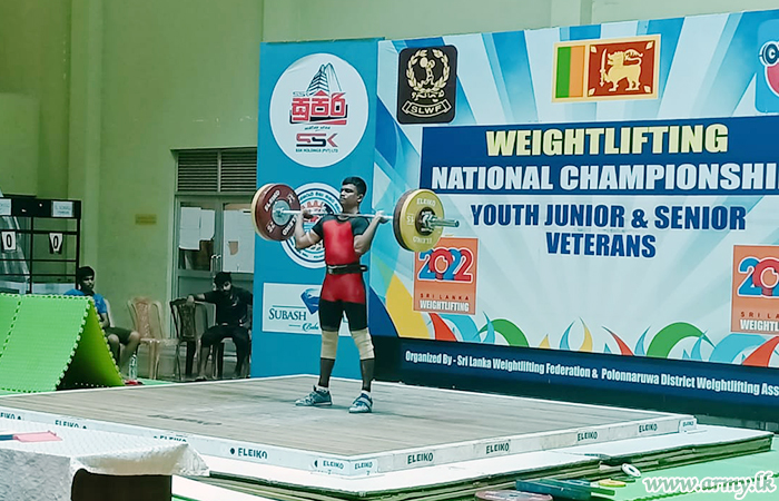Army Weightlifters Carry Championship in National Event