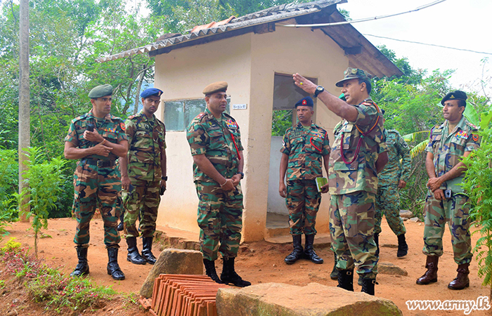 11 Infantry Division GOC Inspects 4 SLLI Camp