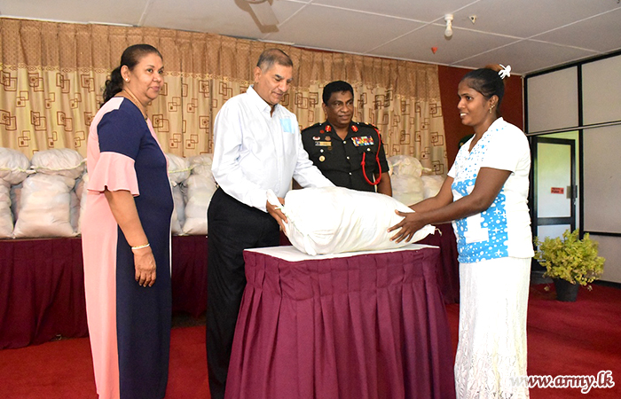 තිස්සමහාරාම ප්‍රදේශයේ අවශ්‍යතා සහිත පවුල් වෙත වියළි ආහාර සලාක පාර්සල්