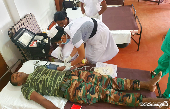 4 SLAMC Troops in Jaffna Fulfill Jaffna Blood Bank Request