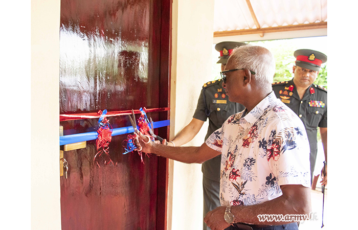 பொது பொறியியலாளர் பிரிகேடினர் விதவை பெண்ணுக்கு புதிய வீடு நிர்மாணிப்பு  