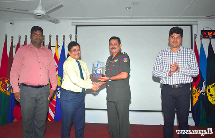 Lanka IOC Delegates Call at Army School of Logistics