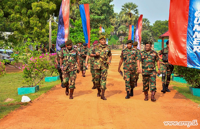 ආරක්‍ෂක සේනා ආඥාපති - මුලතිව් සිය බලප්‍රදේශයේ ක්‍ෂේත්‍ර සංචාරයක