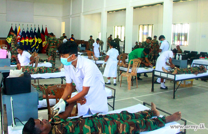 Over 200 Army Troops Give Blood to Jaffna Teaching Hospital