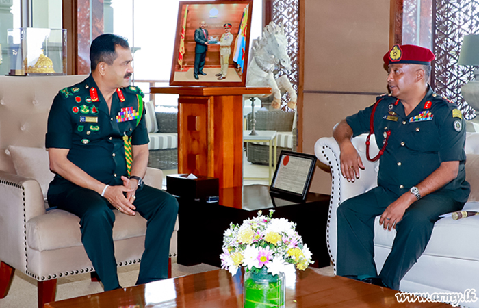 Retiring 1 Corps Commander Receives Commander's Best Wishes