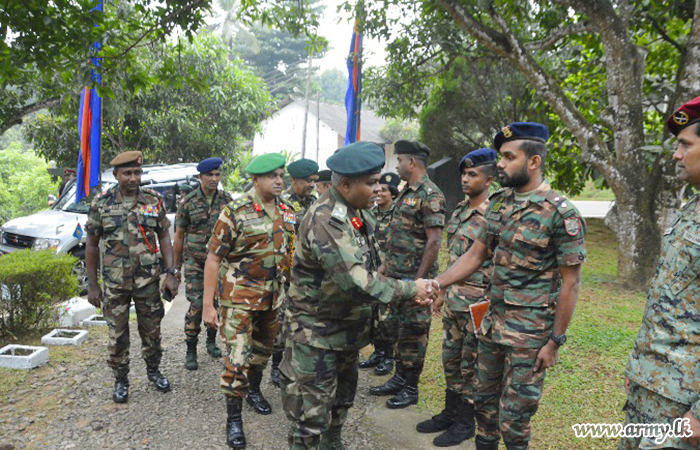 61 Division's New GOC Visits His Troops