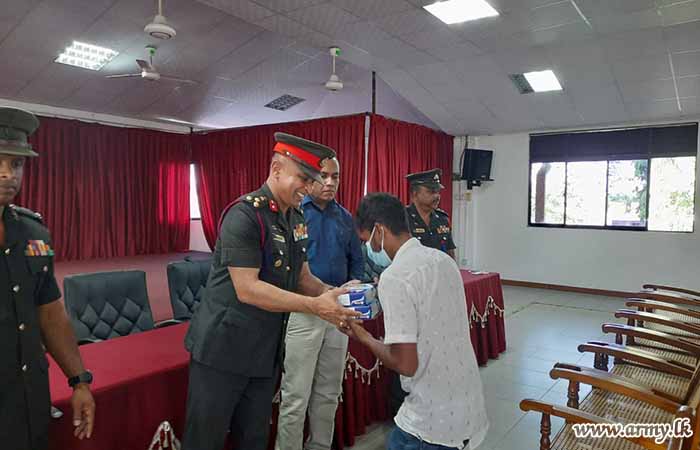 மேற்கு பாதுகாப்பு படை தலைமையகத்தினால் இலவச பால் மா பொதிகள் பகிர்ந்தளிப்பு