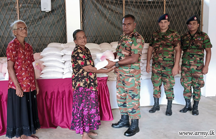 With Sponsors, 12 SLE Soldiers Organize Free Distribution of Relief Packs