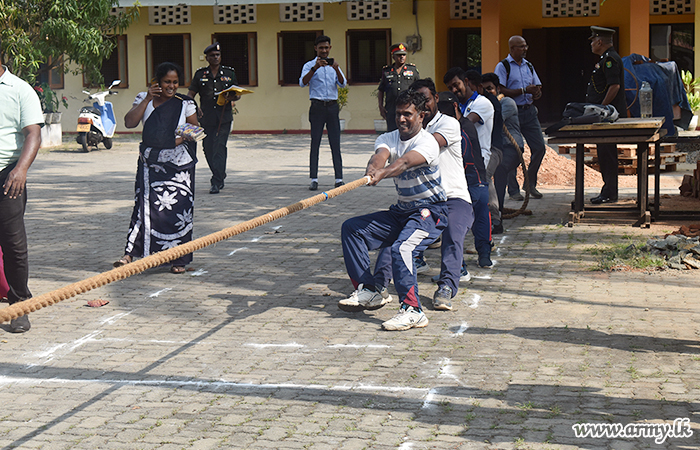 62 වන සේනාංක මූලස්ථානය වෙතින් පාසල් උපදේශකවරුන්ට කඹ ඇදීමේ පුහුණු වැඩසටහනක්