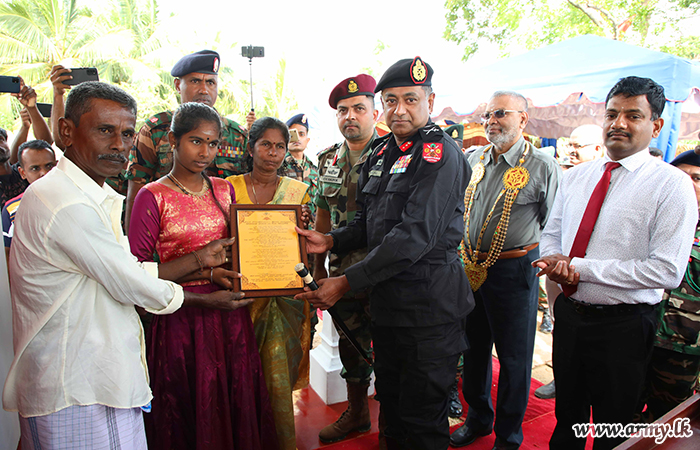 කාන්තා ජාතික ක්‍රිකට් සංචිතයේ (අවුරුදු 19 න් පහළ) සාමාජිකාවක් වන සෙල්වරාසා කිරිස්ටිගා මෙනවියට යුද්ධ හමුදාවේ මූලිකත්වයෙන් නව නිවසක්