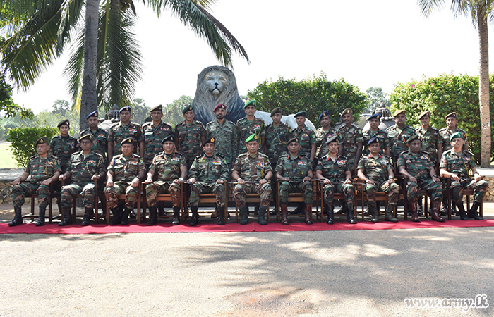 Commander SF-Wanni Speaks to Troops in 54 Infantry Division