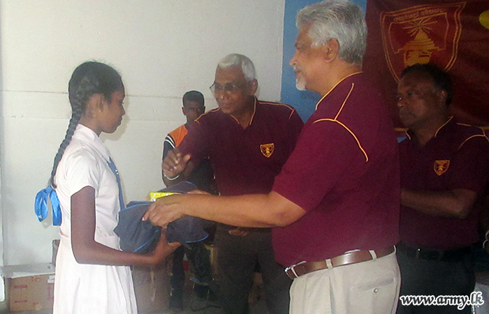 Mullaittivu Troops Initiate Donation of School Books & Essentials to Deserving Tamil & Sinhala Students