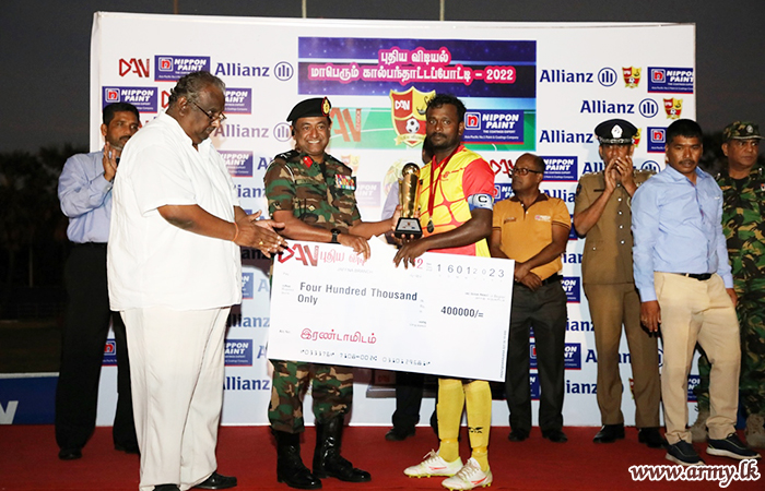 Jaffna Commander Invited to Award Trophies in 'Dan Pudiyavidiyal' Football Finals 