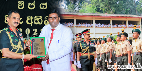 යුද්ධ හමුදාධිපතිතුමන්ට මාතලේ විජය විද්‍යාලයේ ගෞරවාචාරය 