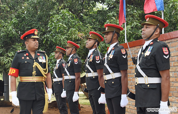 ශ්‍රී ලංකා යුද්ධ හමුදා පොලිස් හේවා බලකායේ කර්නල් සේනාවිධායක 4 වන ශ්‍රී ලංකා යුද්ධ හමුදා පොලිස් හේවා බලකායේ සංචාරයක