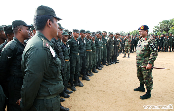 අධ්‍යක්‍ෂ ජෙනරාල් ප්‍රධාන මාණ්ඩලික යාපනයේ සංචාරයක නිරත වෙමින් එහි පරිපාලන සහ මෙහෙයුම් කටයුතු පිළිබඳ සොයා බලයි