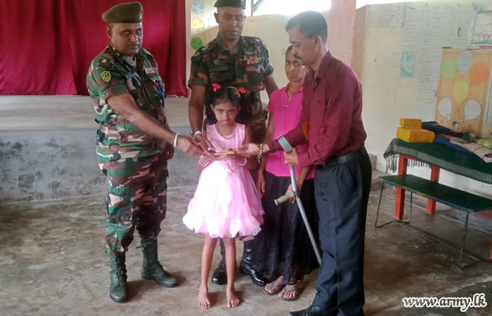 යුද්ධ හමුදාවේ මූලිකත්වයෙන් ගෝනගල විද්‍යාලයේ සිසු සිසුවියන්ට පාසල් උපකරණ පරිත්‍යාගයක්
