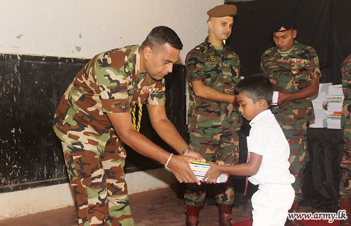 234 Brigade Troops Give School Aids to Galoya Students