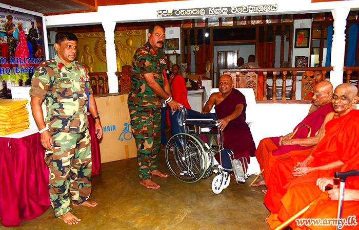 යුද්ධ හමුදාවේ මූලිකත්වයෙන් භික්‍ෂූන් වහන්සේලා වෙත ඖෂධ පරිත්‍යාගයක්