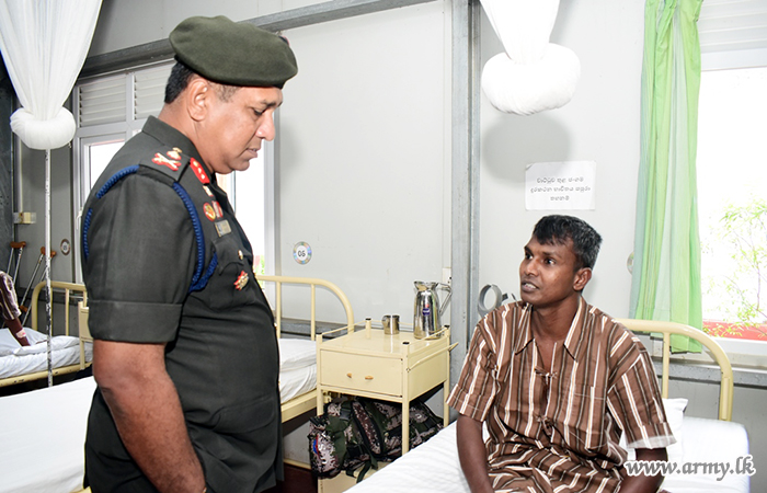 GOC - 23 Division Visits Army Base Hospital - Minneriya