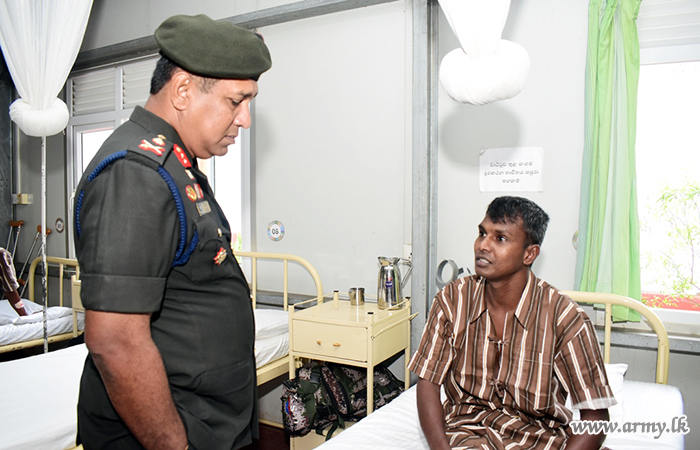 23 වන සේනාංකයේ සේනාංකාධිපති මින්නේරිය යුද්ධ හමුදා මූලික රෝහලෙහි නිල සංචාරයක